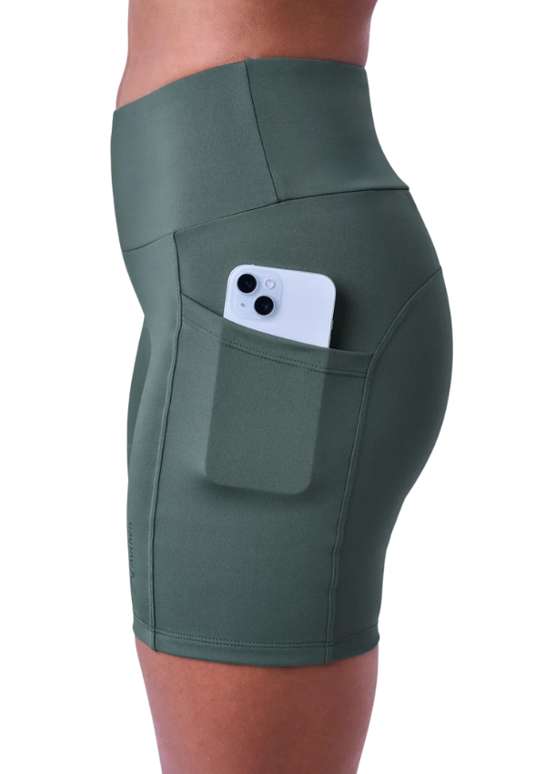 Bermuda Essential Run Stamina 3 Bolsos 15 Cm Verde Pinheiro