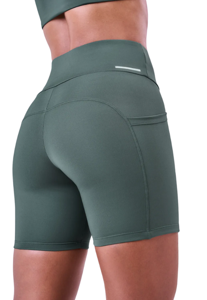 Bermuda Essential Run Stamina 3 Bolsos 15 Cm Verde Pinheiro